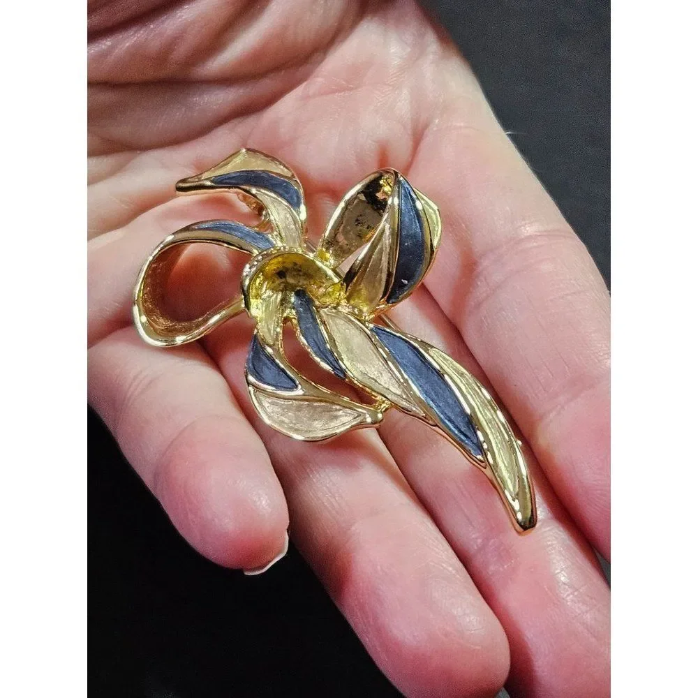 Vintage gold tone blue enamel bow brooch